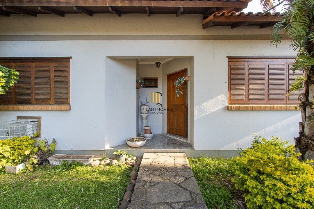 Casa 4 Dormitório(s) Bairro Nonoai