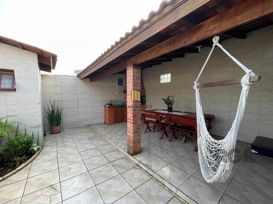 Casa 2 dormitórios no bairro Hípica