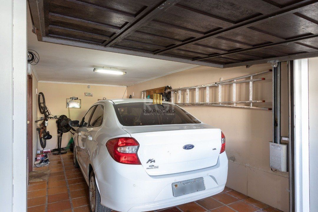 Casa para Venda com 3 dormitórios, sendo 1 suites e 4 vagas no bairro Ipanema