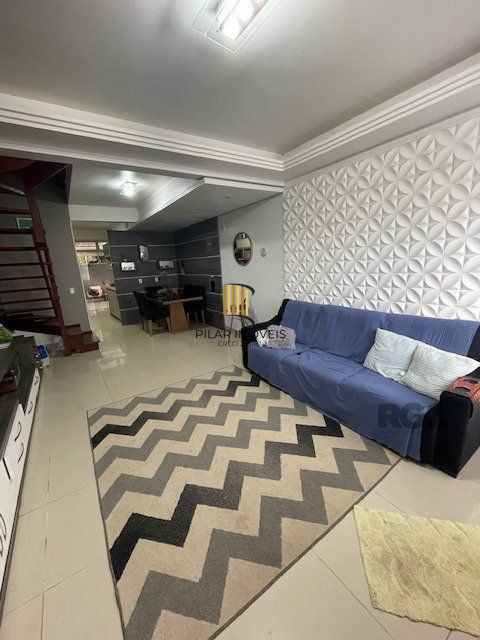 Casa 2 dormitórios no bairro Guarujá