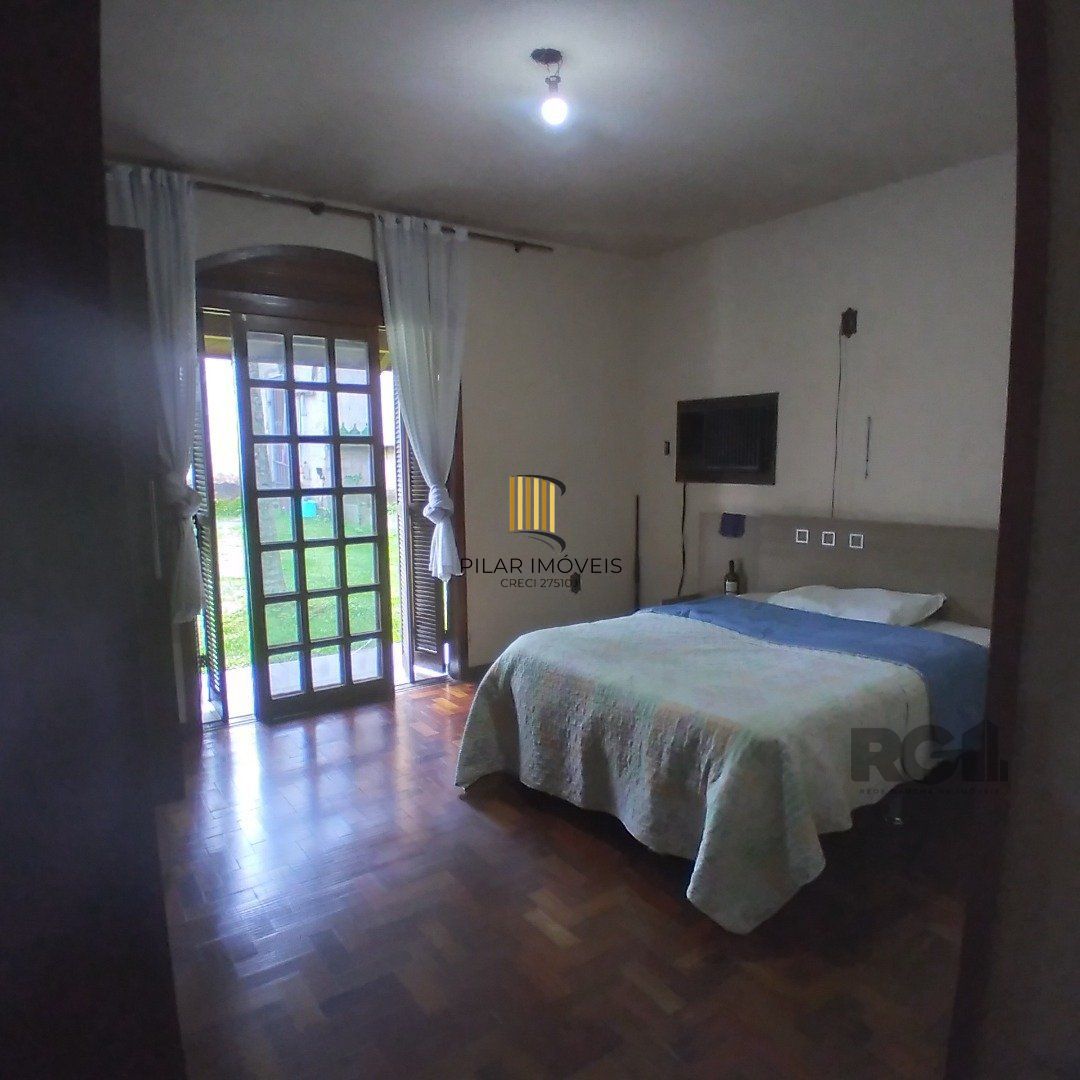 Casa 4 dormitórios no bairro Restinga