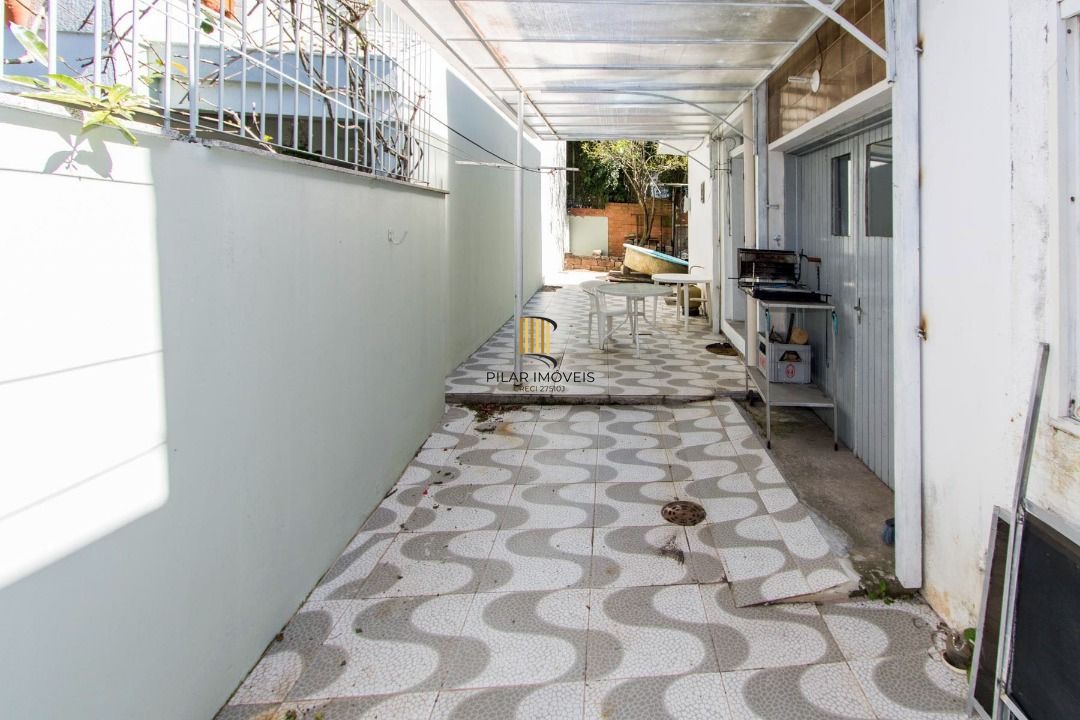 Casa para Venda - 281m², 3 dormitórios, sendo 1 suites, 3 vagas - Jardim Isabel
