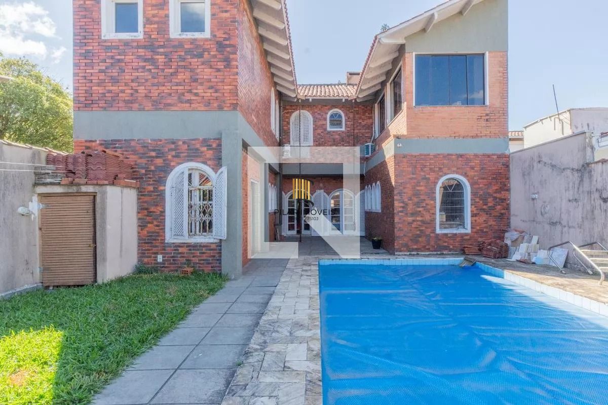 Casa á venda com 3 dormitórios no bairro Ipanema em Porto Alegre