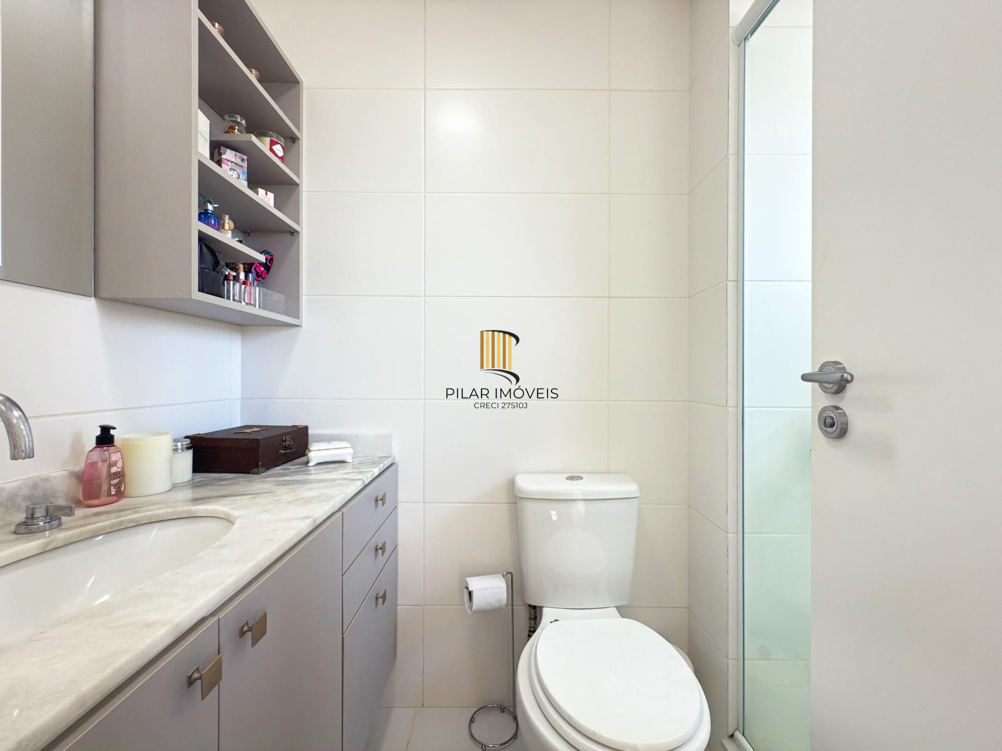 Apartamento 03 Suítes bairro Cristal, 88,97m² de área privativa, semimobiliada e 02 vagas de garagens cobertas.