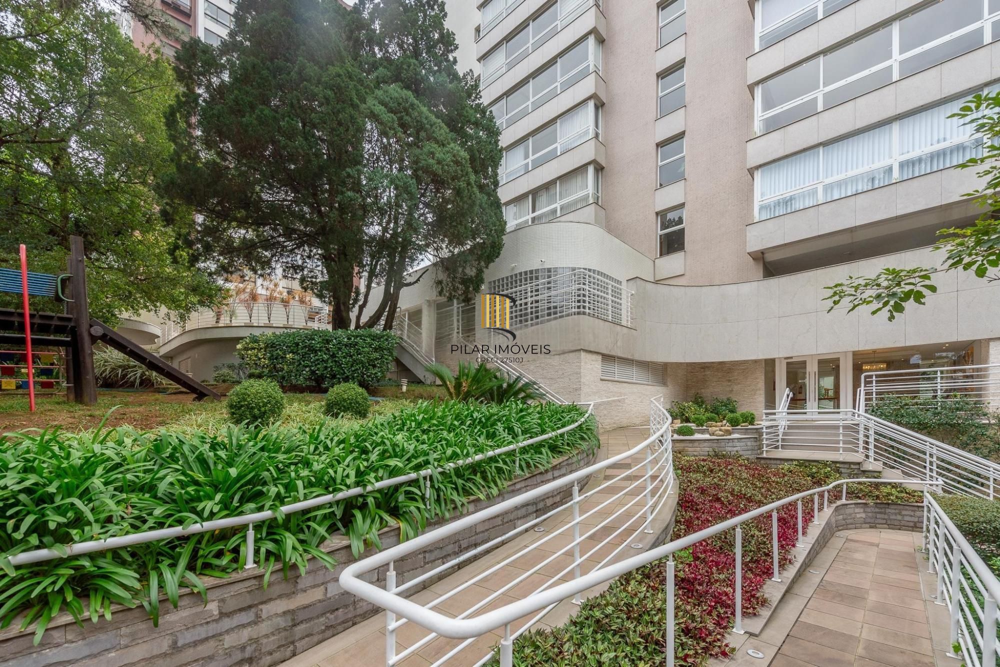 Apartamento 3 dormitórios, sendo 3 suítes e 2 vagas no Petropolis
