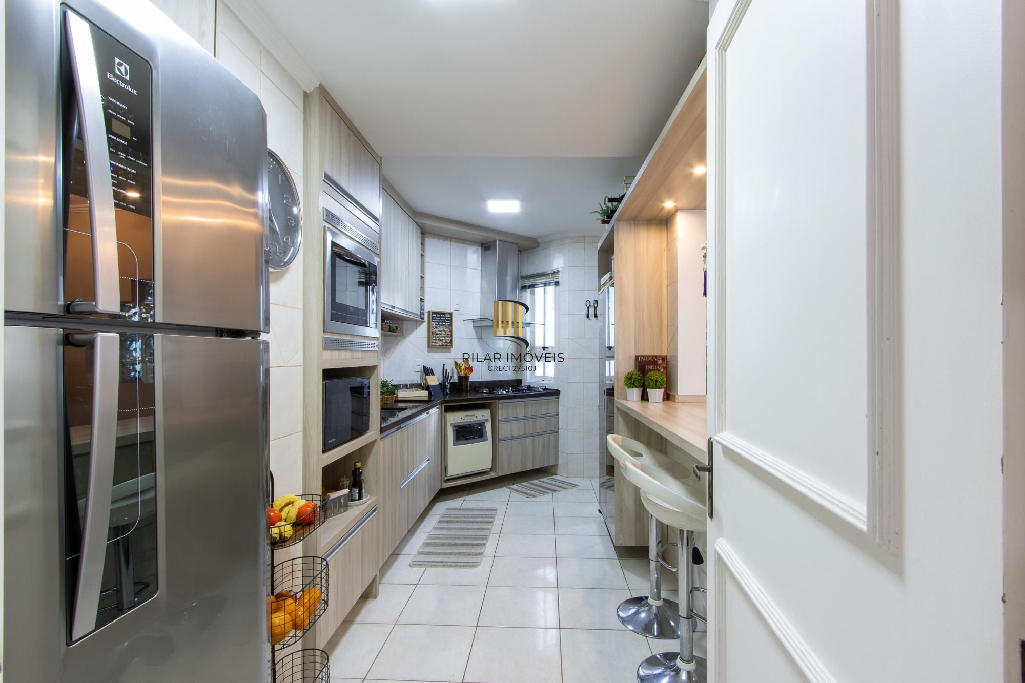 Oportunidade - Casa  Confortável de 3 Dormitórios na Zona Sul de Porto Alegre.