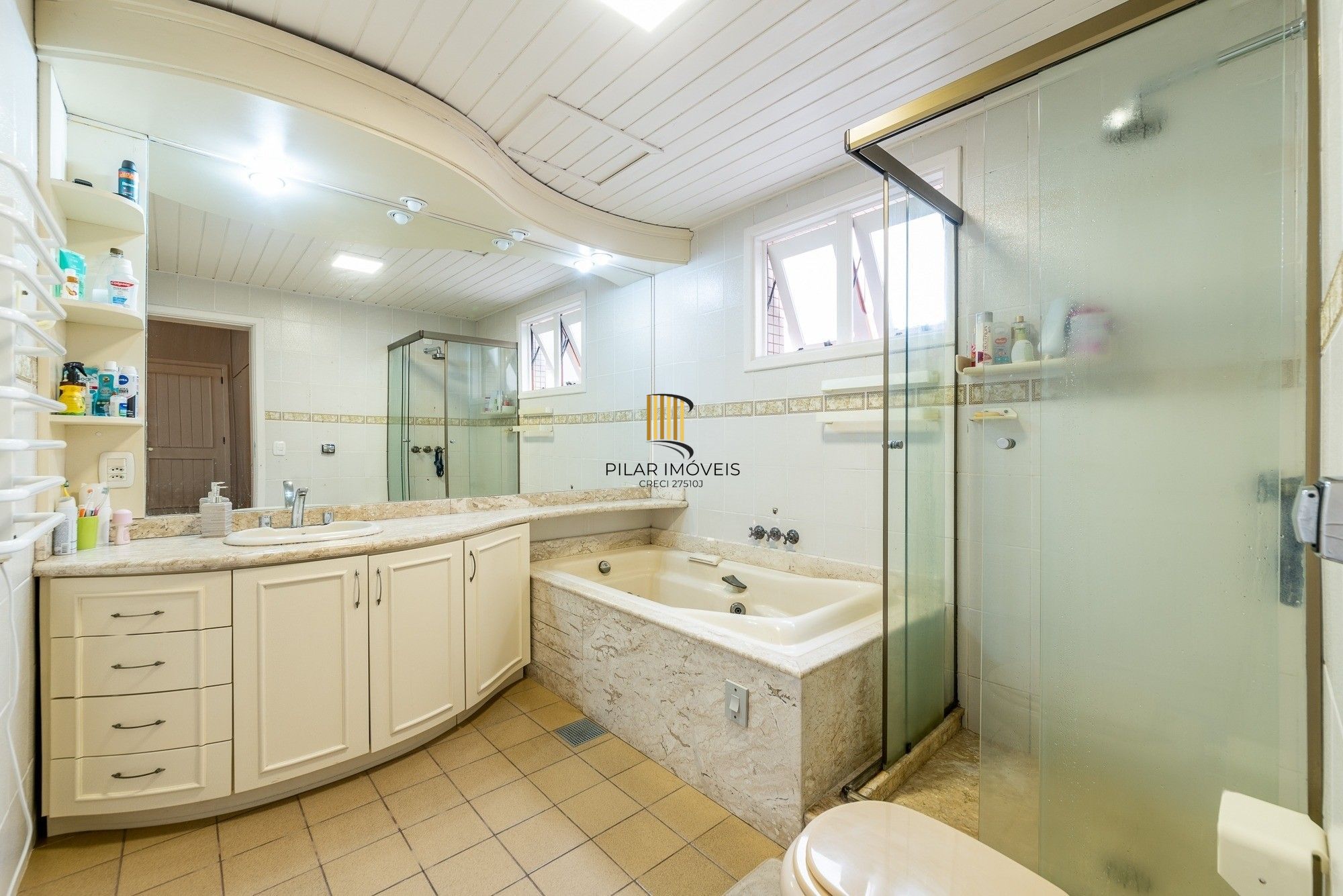 Apartamento com 147m², 3 dorm, Petrópolis