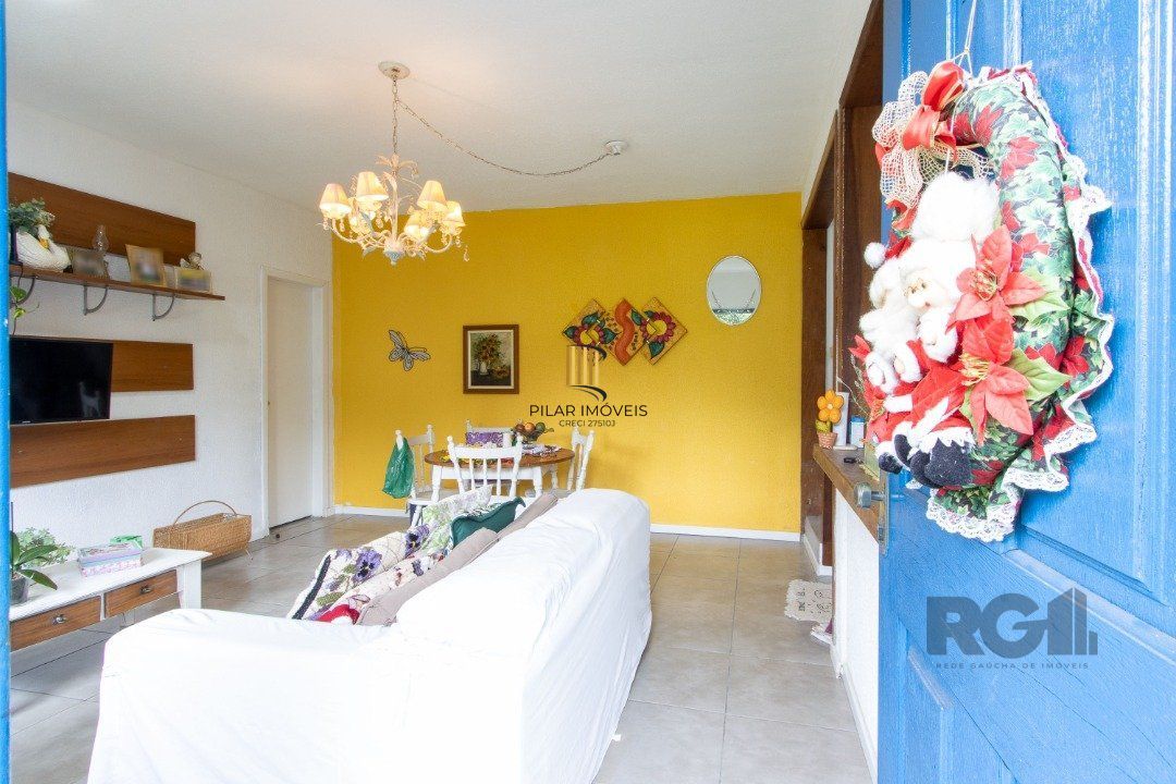 Casa térrea, 3 quartos, edícula, com 2 suites, pátio - Bairro Guarujá