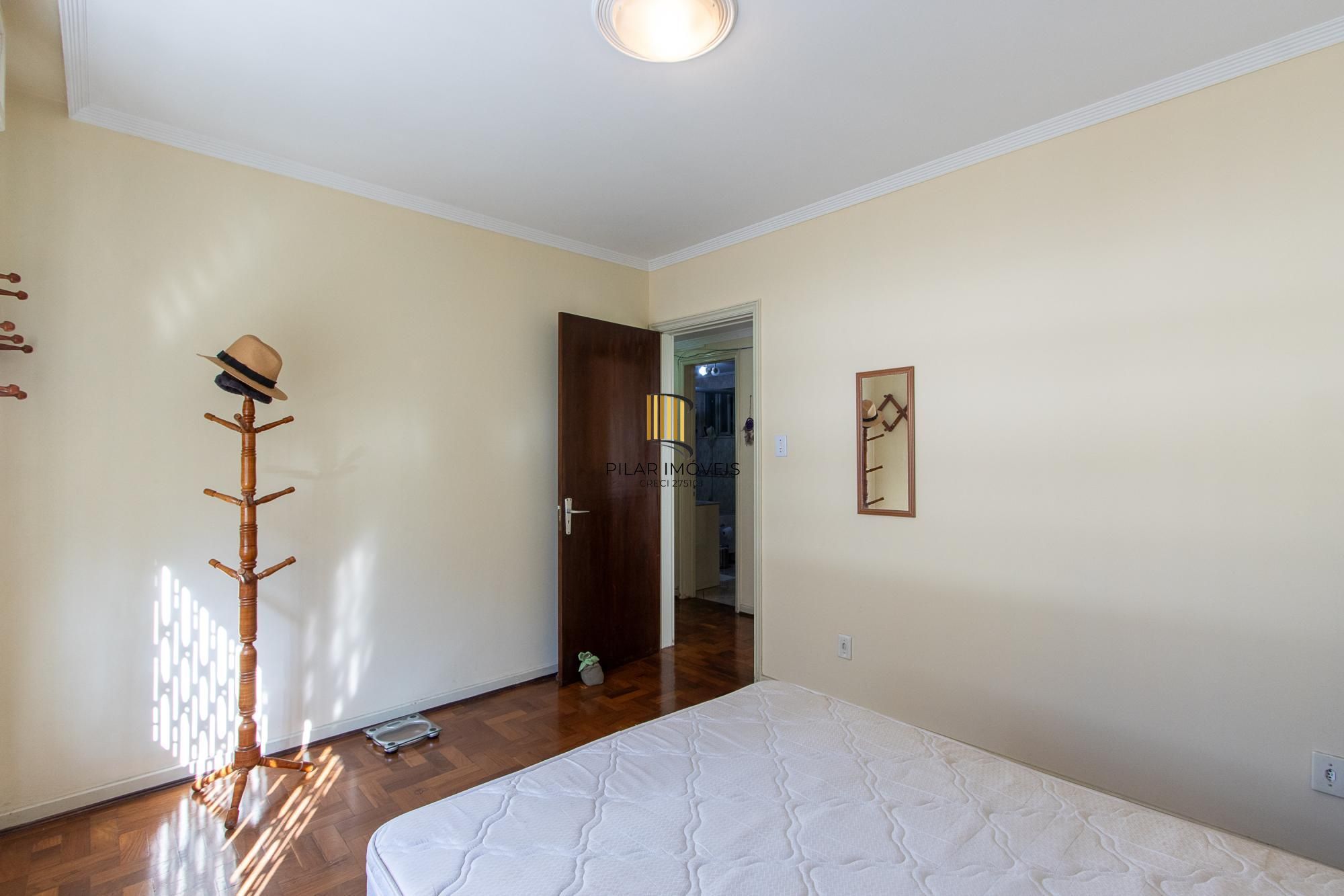 Apartamento 4 dormitórios no bairro Menino Deus