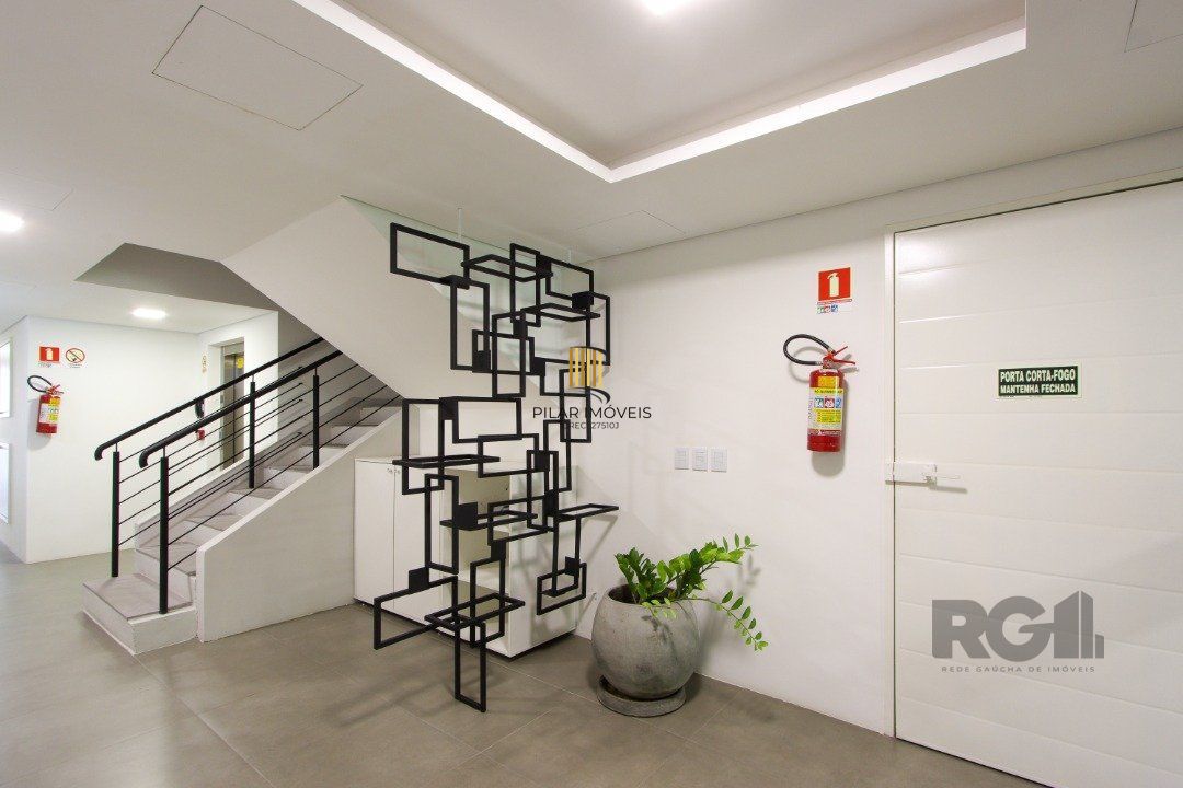 Apartamento em Porto Alegre no Bairro Petrópolis, de 2 quartos, GARDEN , semi mobiliado