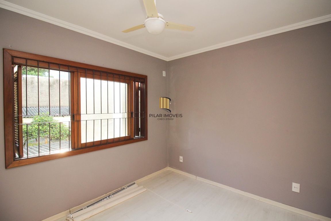 Apartamento de 2 dormitórios, 1 suíte, closet e 2 vagas de garagem .