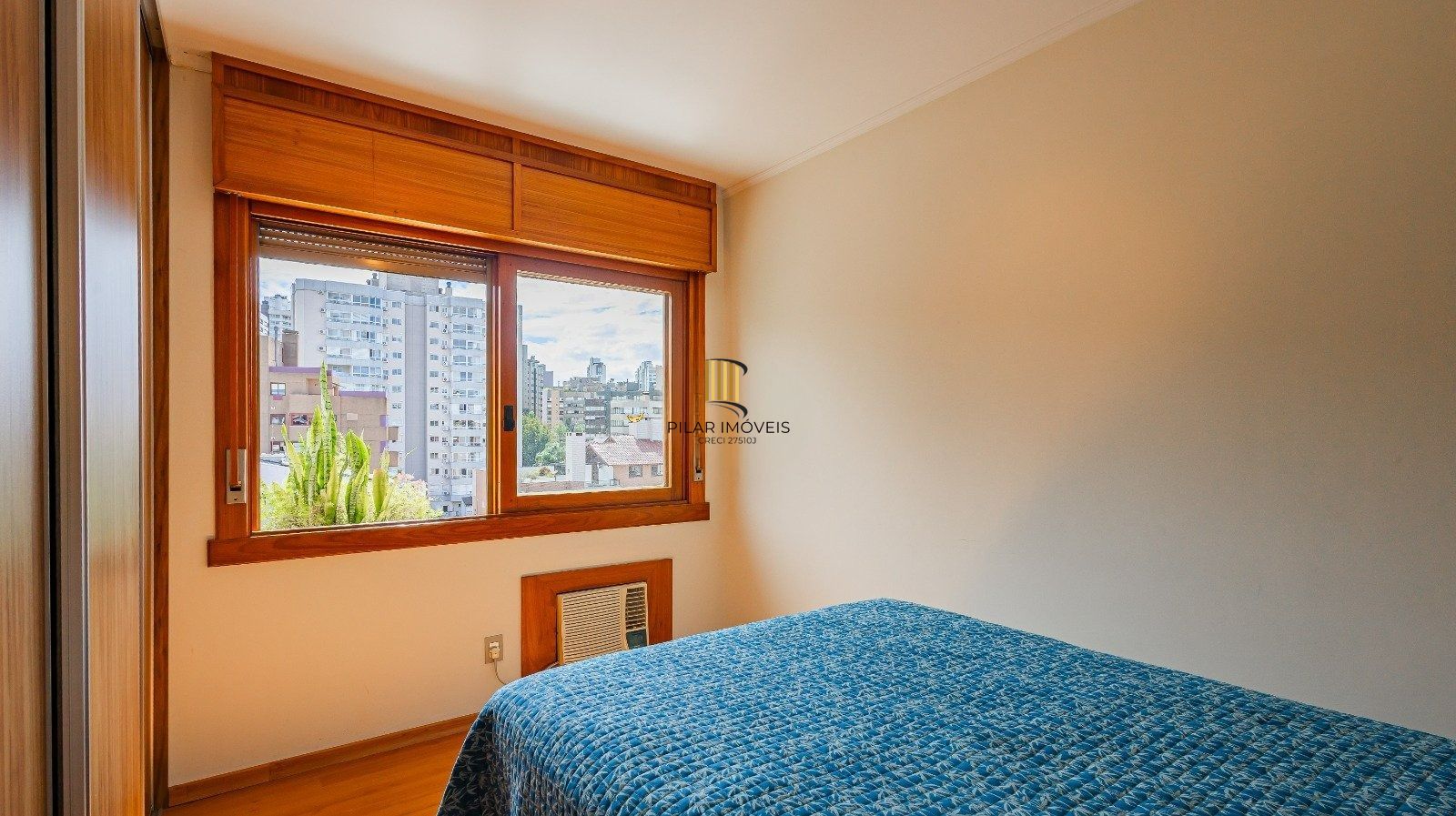 Apartamento com três quartos e três vagas, no bairro Bela Vista