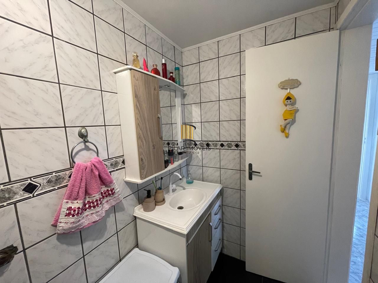 Apartamento 02 dormitórios, 01 banheiro e 01 vaga de garagem, 63,61m² de área privativa no bairro Cristal!