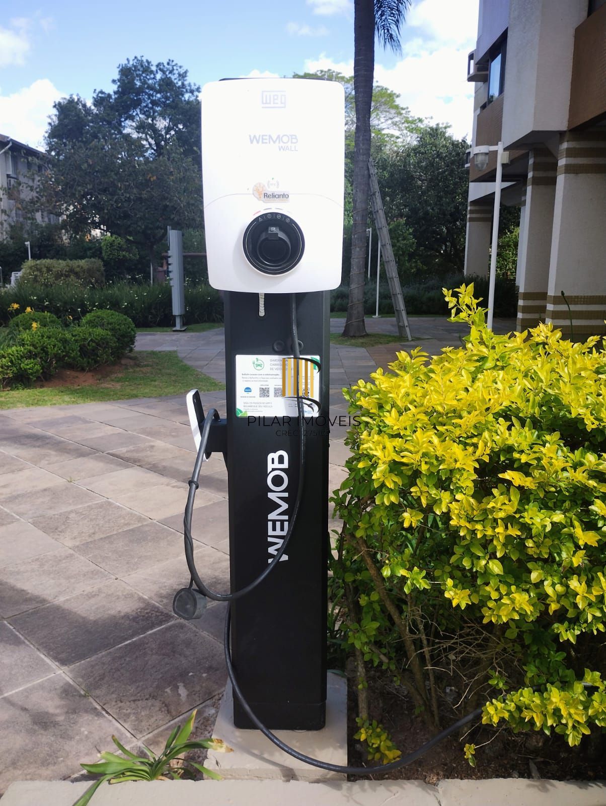 Apartamento 03 dormitórios, 01 suíte, 02 vagas individuais e cobertas, infraestrutura completa, Bairro Cristal