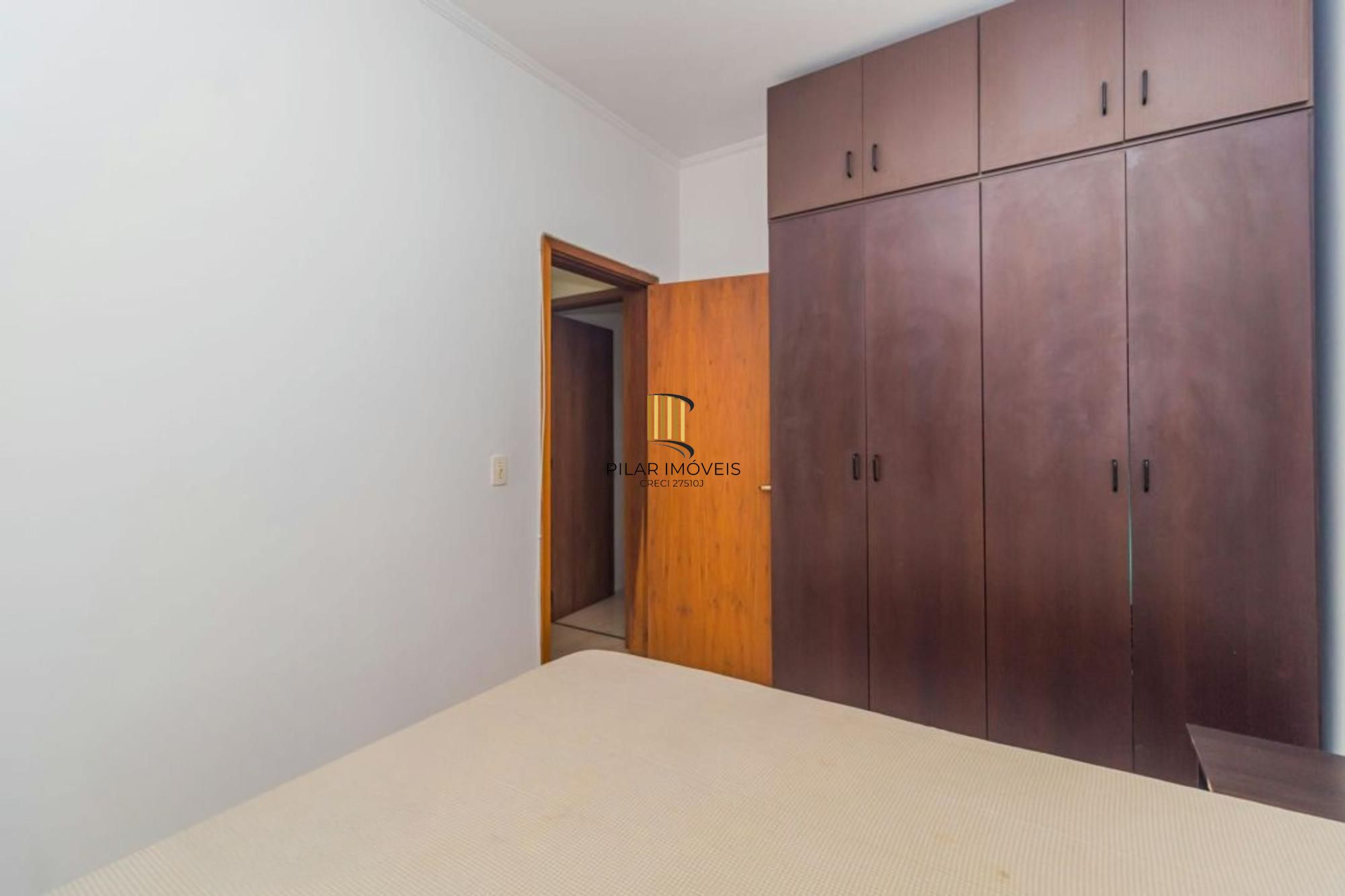 Apartamento de 2 dormitórios e 2 vagas no bairro Petropolis