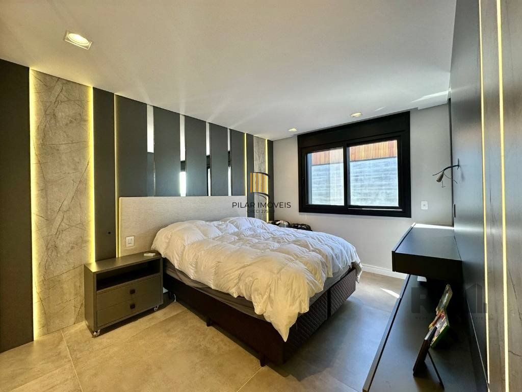 Casa de Condomínio 4 dormitórios no bairro Capão Novo