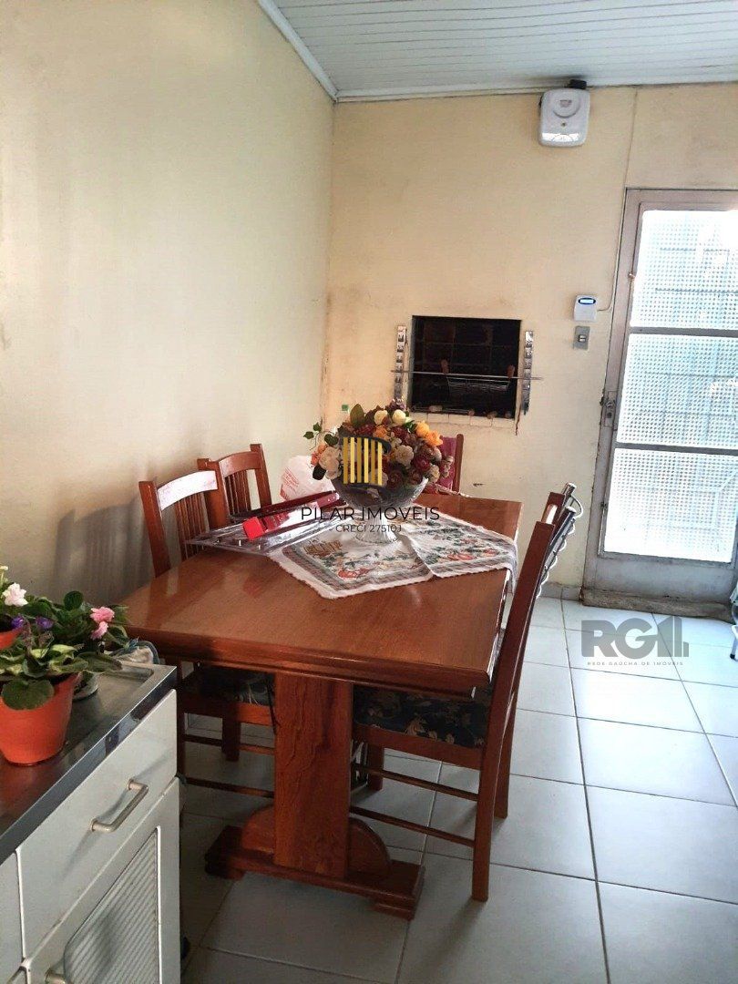 Casa térrea, 3 quartos, amplo pátio - Bairro Santa Tereza