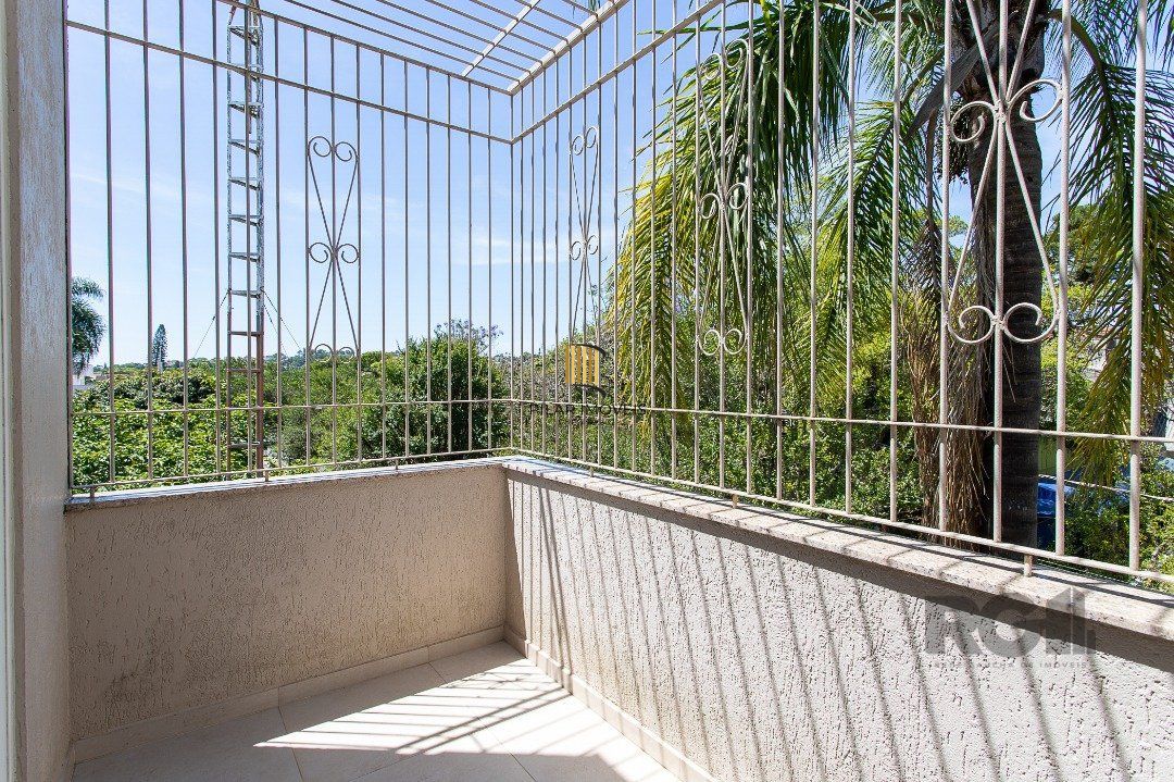 Apartamento com uma cobertura horizontal com 329,10 m² privativos com suíte