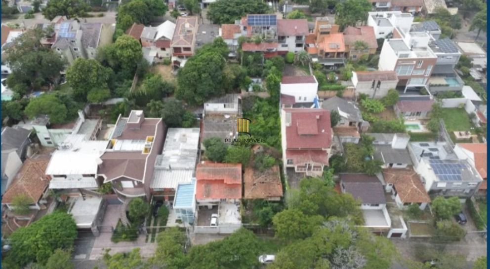 Terreno à venda em localização privilegiada na Chácara das Pedras – 420m²