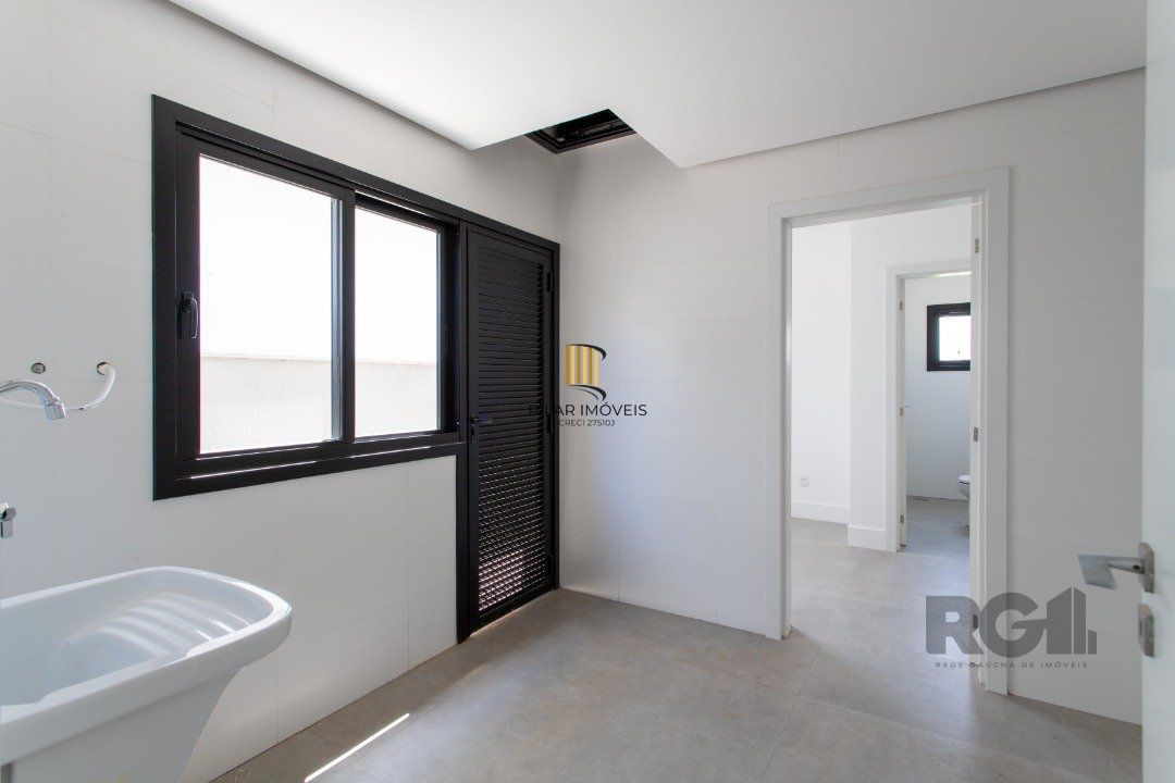 A Casa Le Mans, uma residência térrea de esquina com 389,48m2 de área coberta
