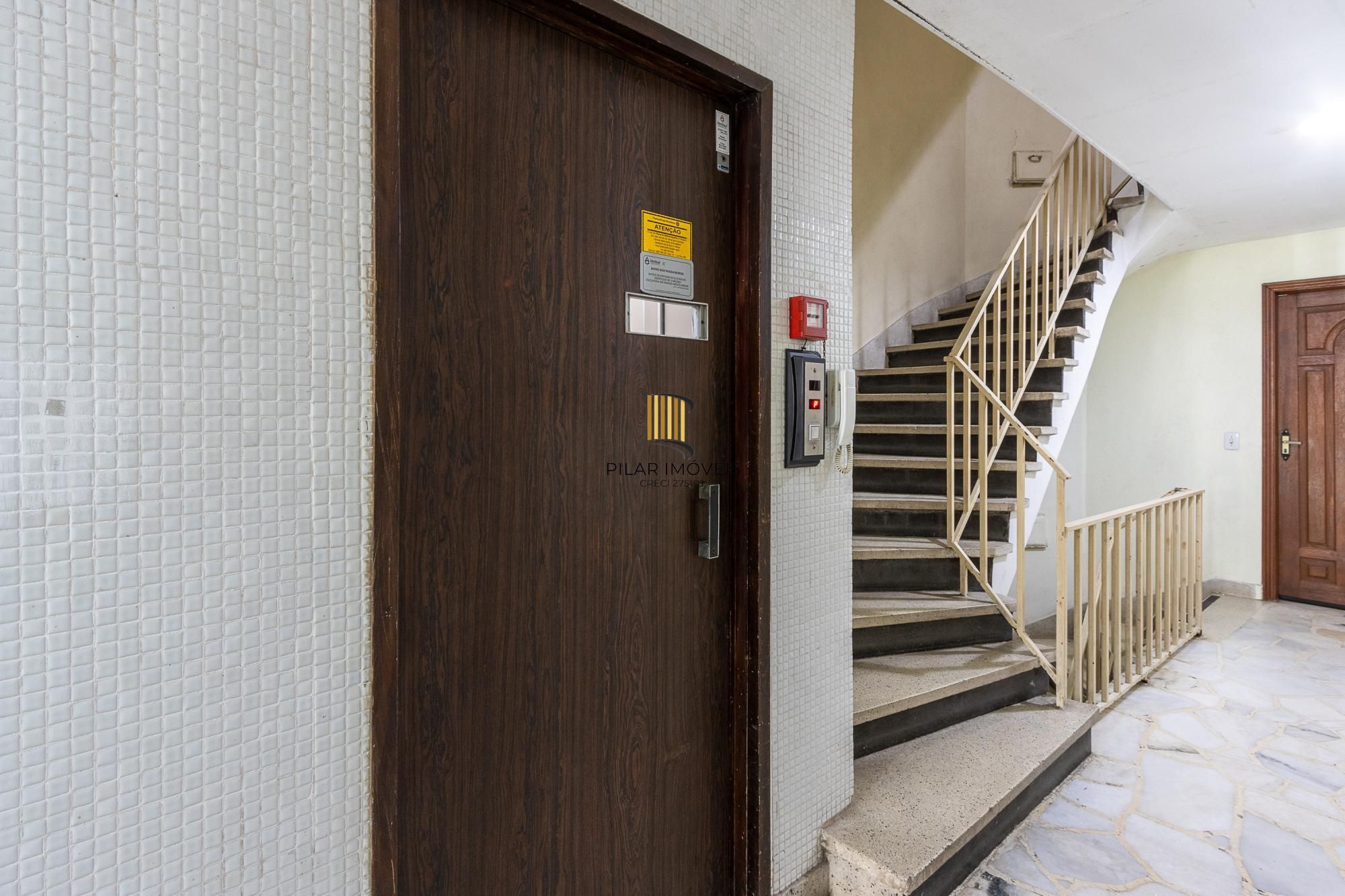 Apartamento frente à fundos, 3 dormitórios, 1 vaga escriturada - Centro Histórico