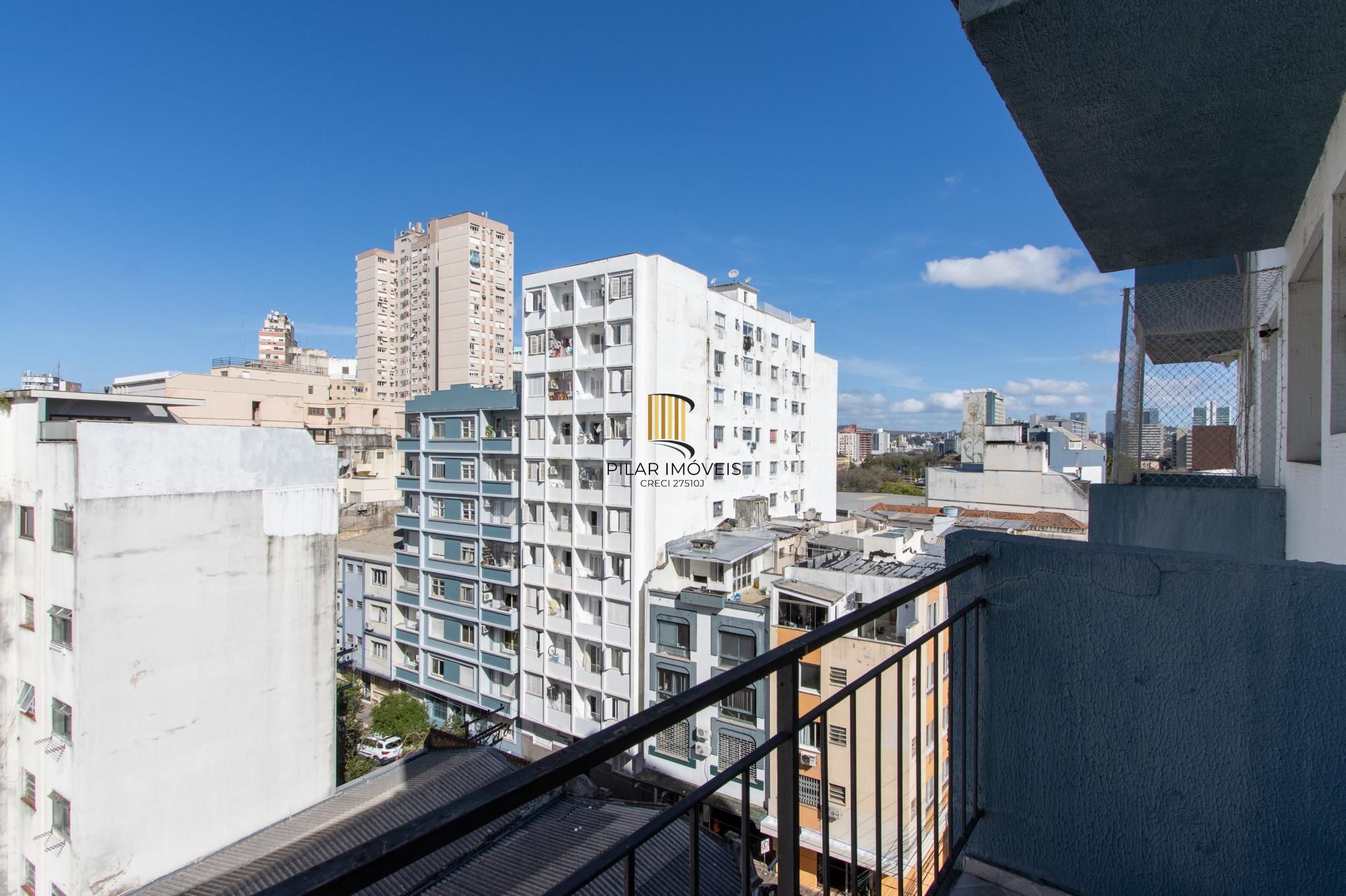 Apartamento 1 quarto, com sacada, andar alto com vista livre - Centro Histórico