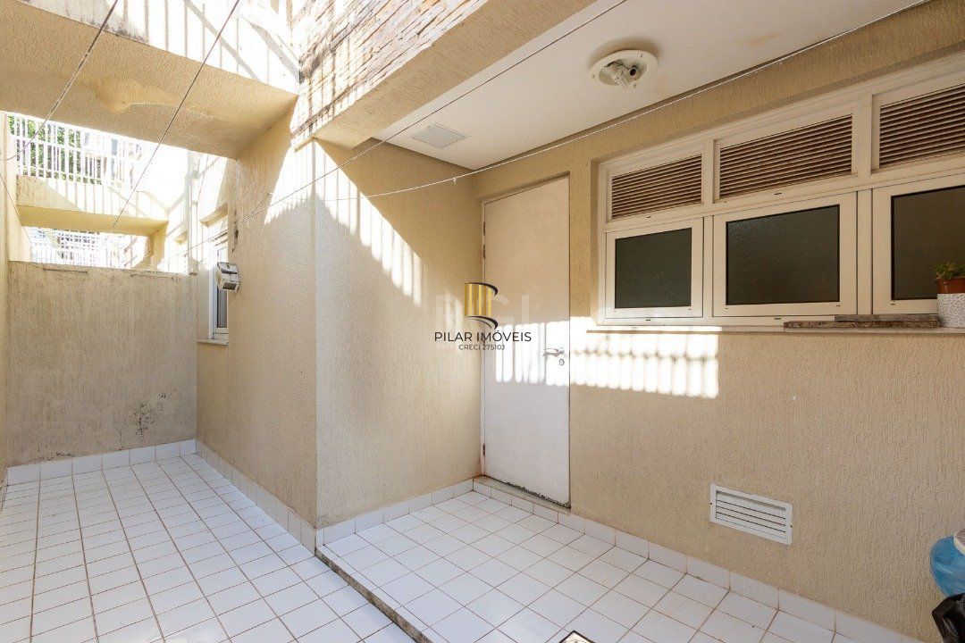Casa Condominio para Venda - 245.29m², 3 dormitórios, sendo 1 suites, 2 vagas - Pedra Redonda