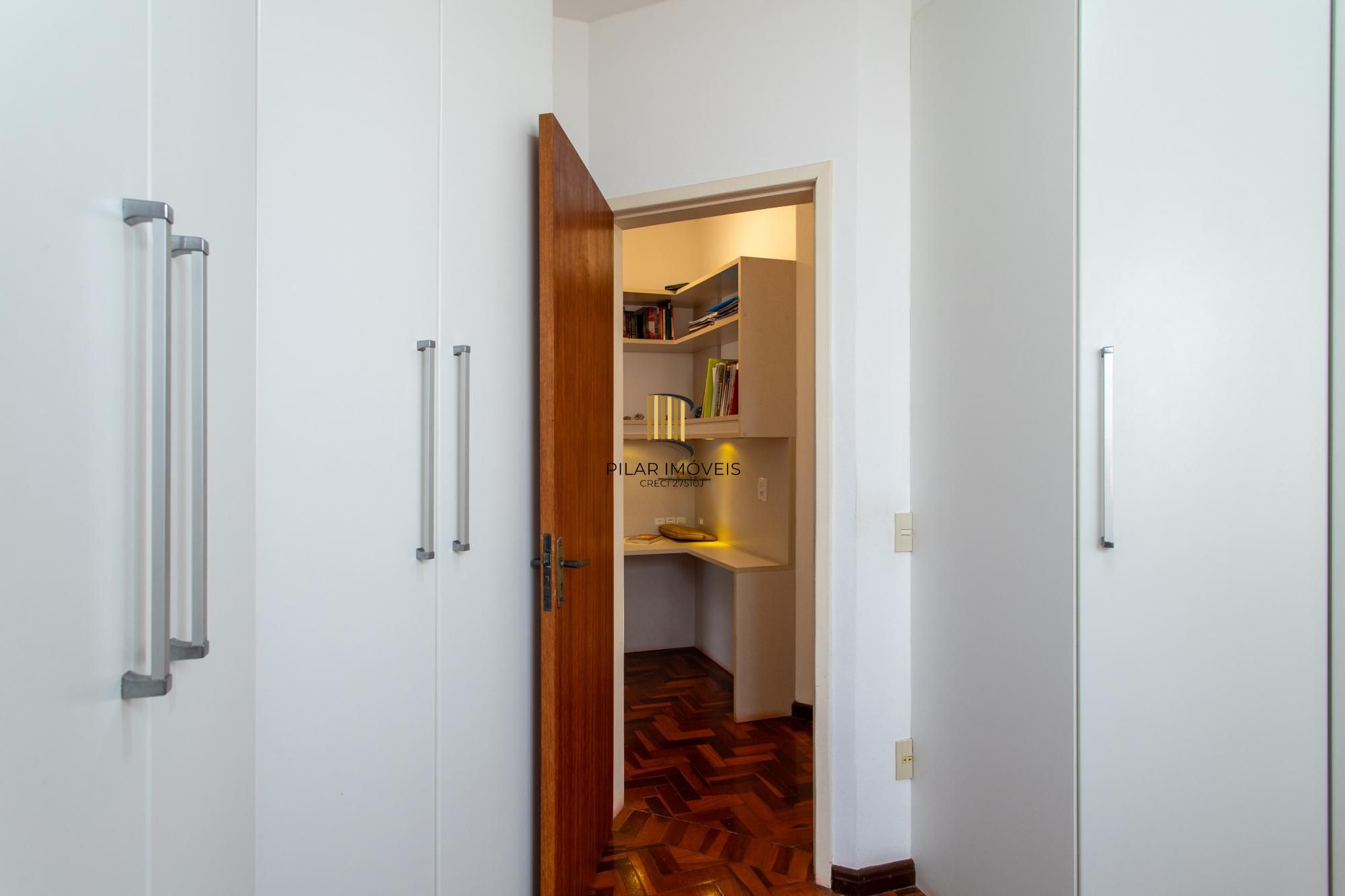 Casa 5 dormitórios no bairro Vila Assunção