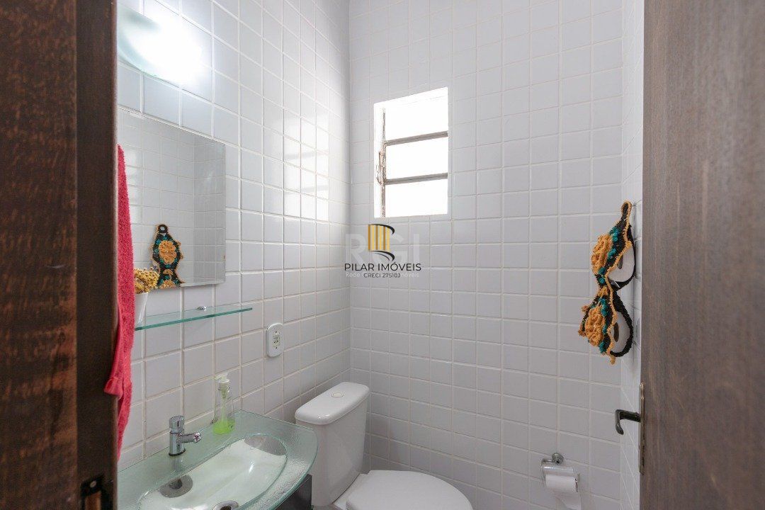 Sobrado para Venda - 356.93m², 4 dormitórios, sendo 2 suites, 4 vagas - Tristeza