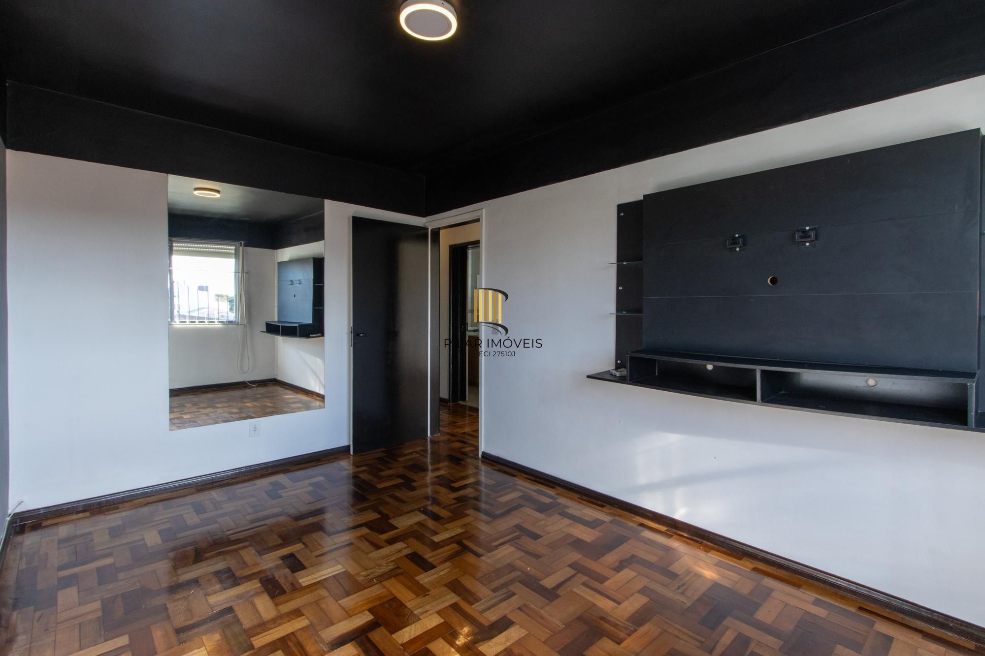 Apartamento de 3 quartos reformado, 1 banheiro - Bairro Camaquã.