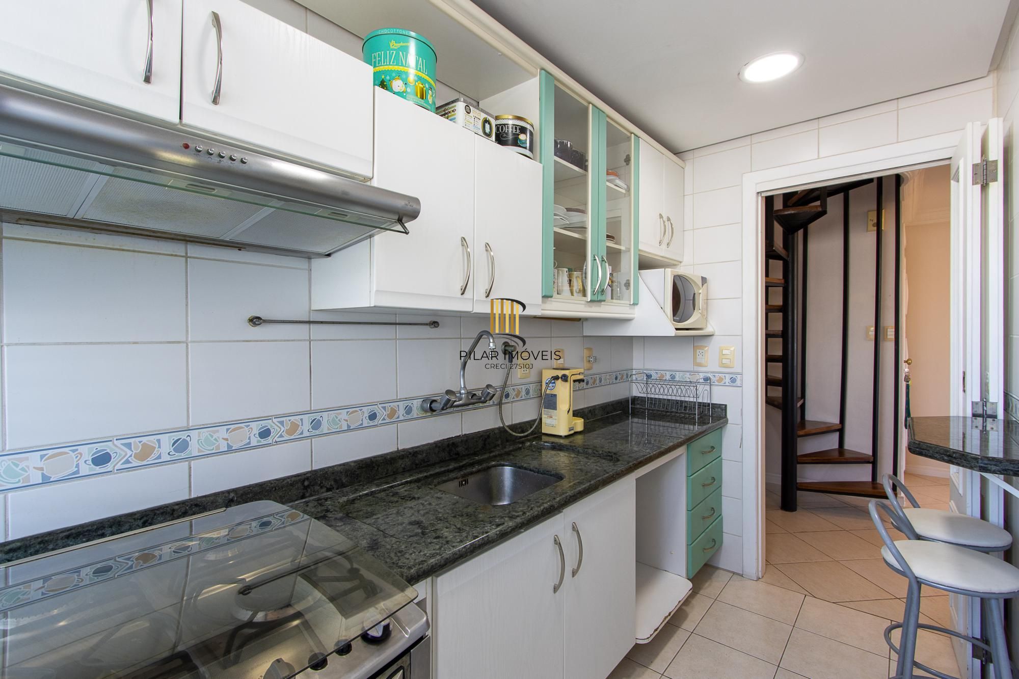 Cobertura com 2 dormitórios, incluindo 1 suíte.