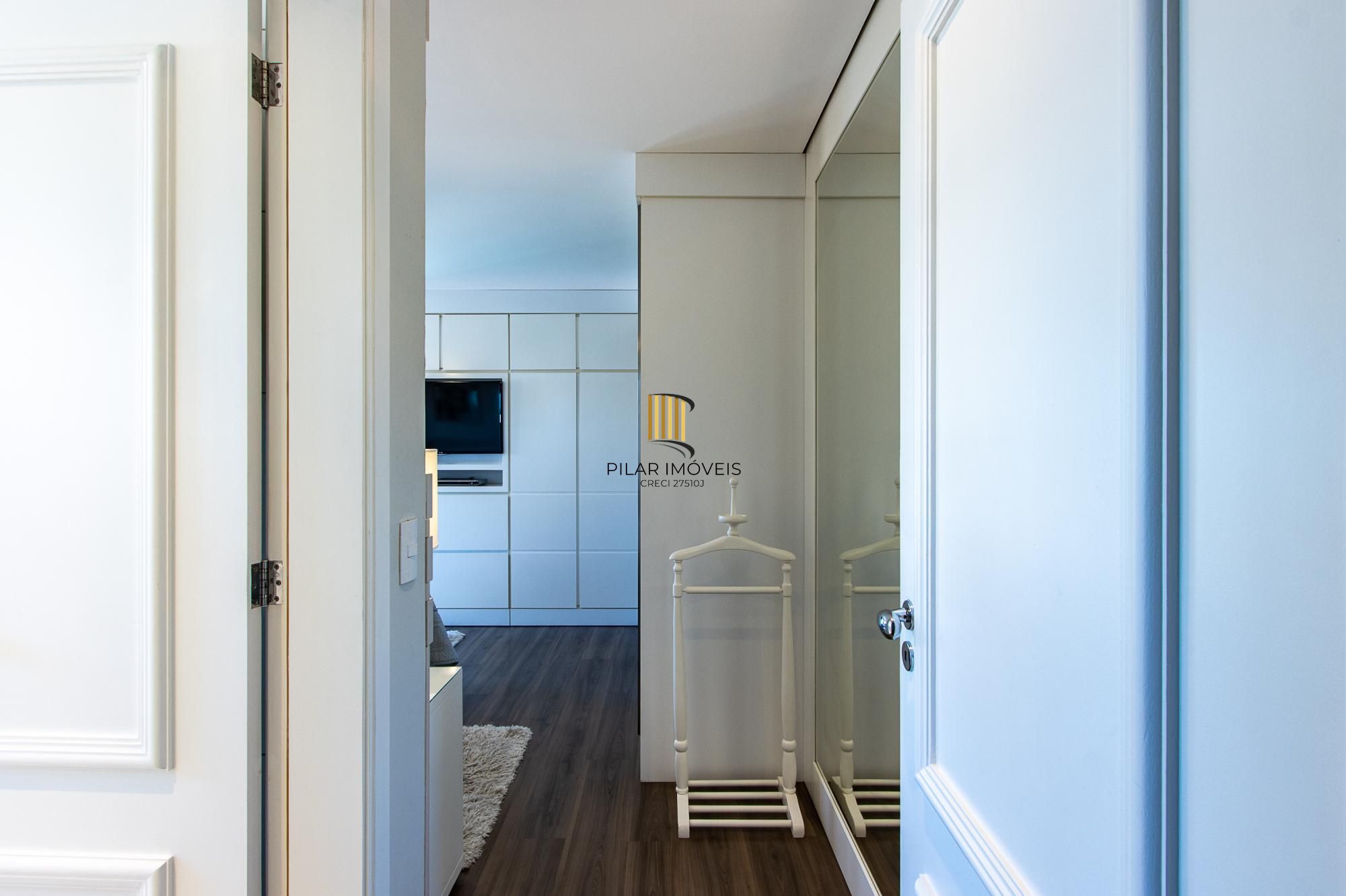 Excelente apartamento de 3 dormitórios, 1 suíte e 2 vagas no bairro Tristeza.