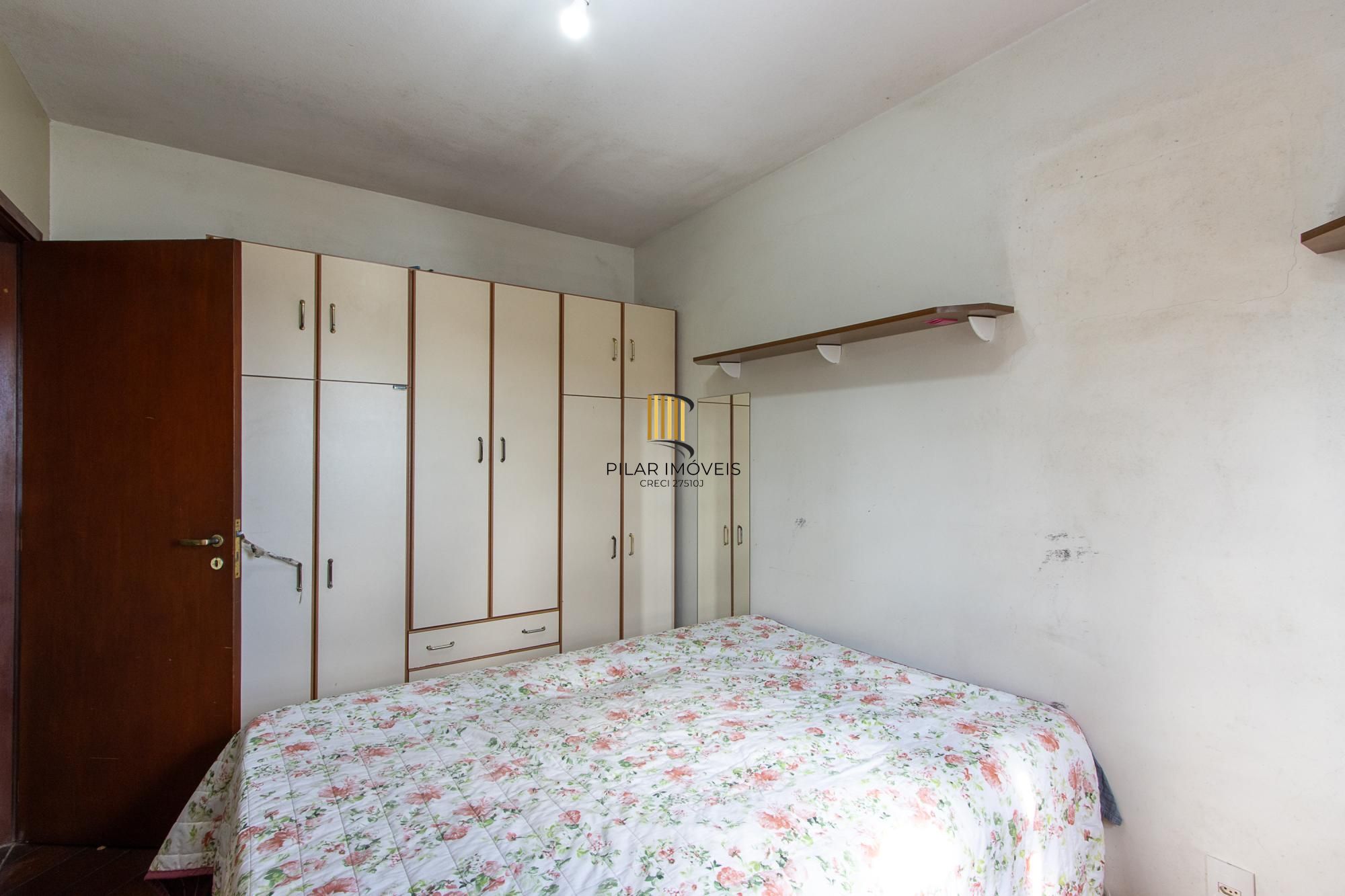 Casa 4 dormitórios no bairro Vila Nova