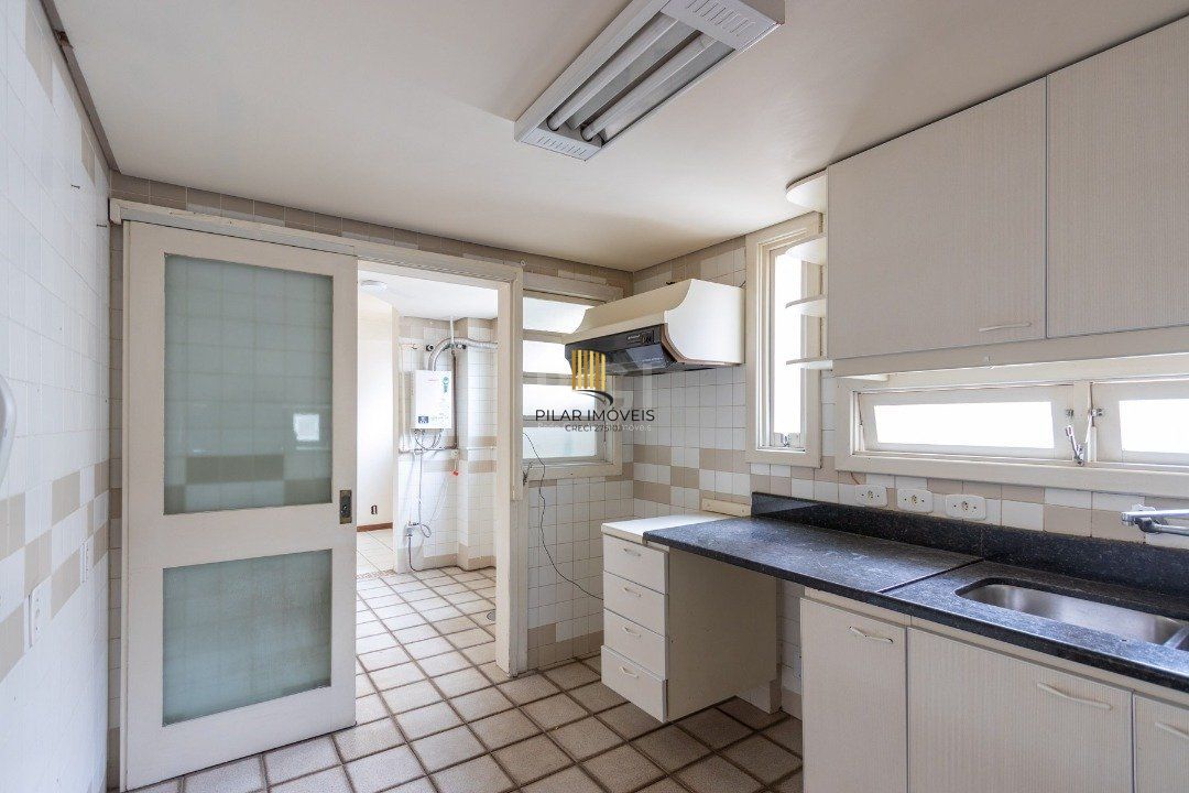 Cobertura para Venda - 302m², 4 dormitórios, sendo 1 suites, 3 vagas - Menino Deus