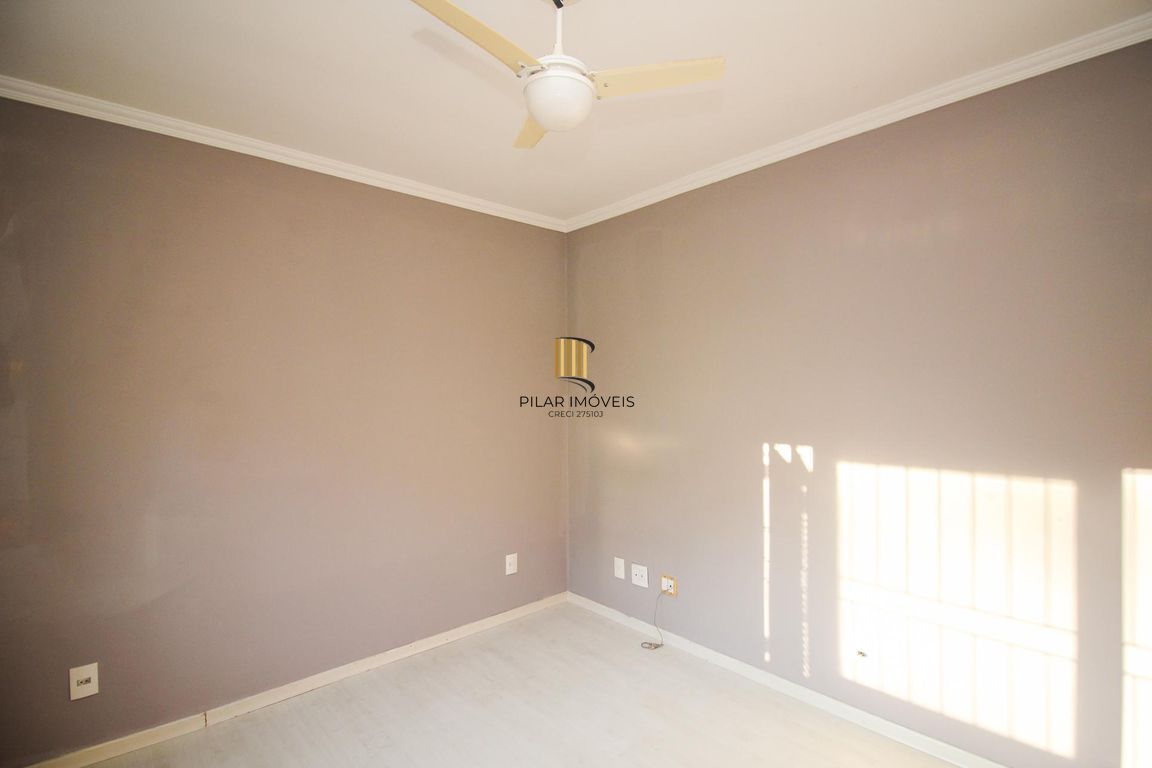 Apartamento de 2 dormitórios, 1 suíte, closet e 2 vagas de garagem .