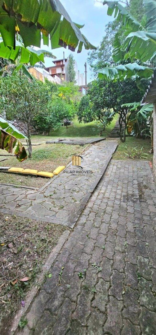 Casa para Venda - 350m², 5 dormitórios, sendo 1 suite, 6vagas - Cristal
