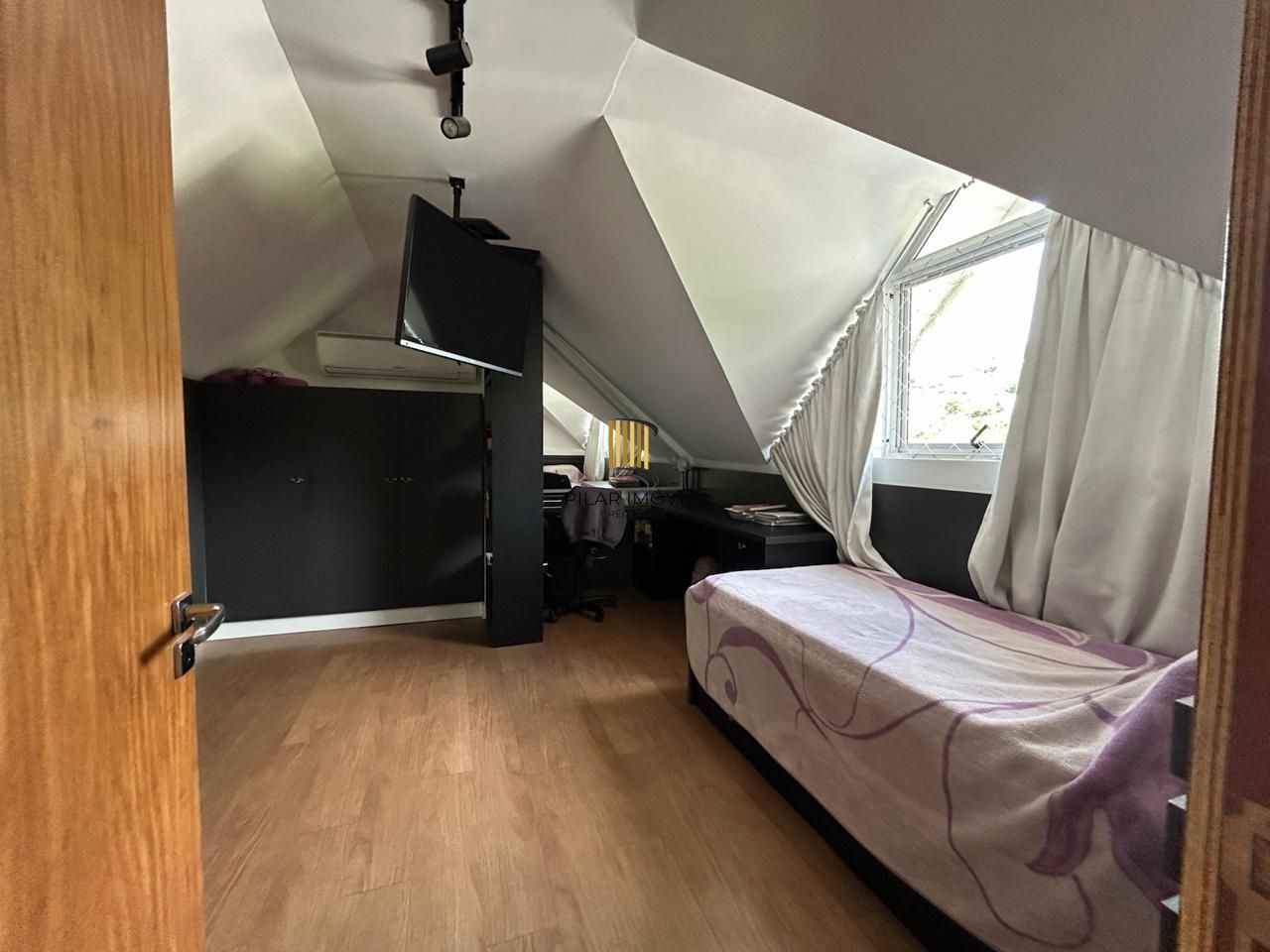 Casa condomínio | 3 dormitórios | 1 Suíte | 240,82 Privativos | 2 Vagas | Bairro Teresópolis