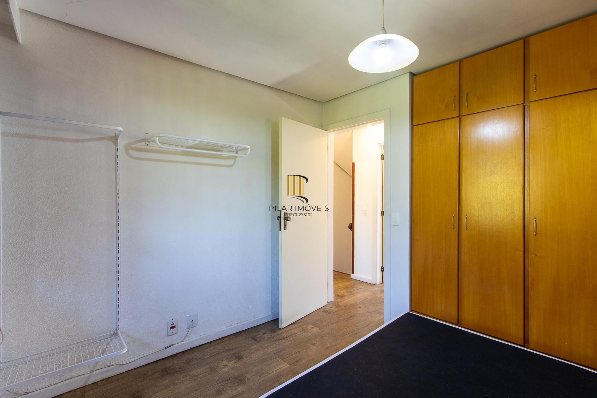 Casa em condomínio, 2 dormitórios, 1 vaga escriturada - Bairro Cavalhada