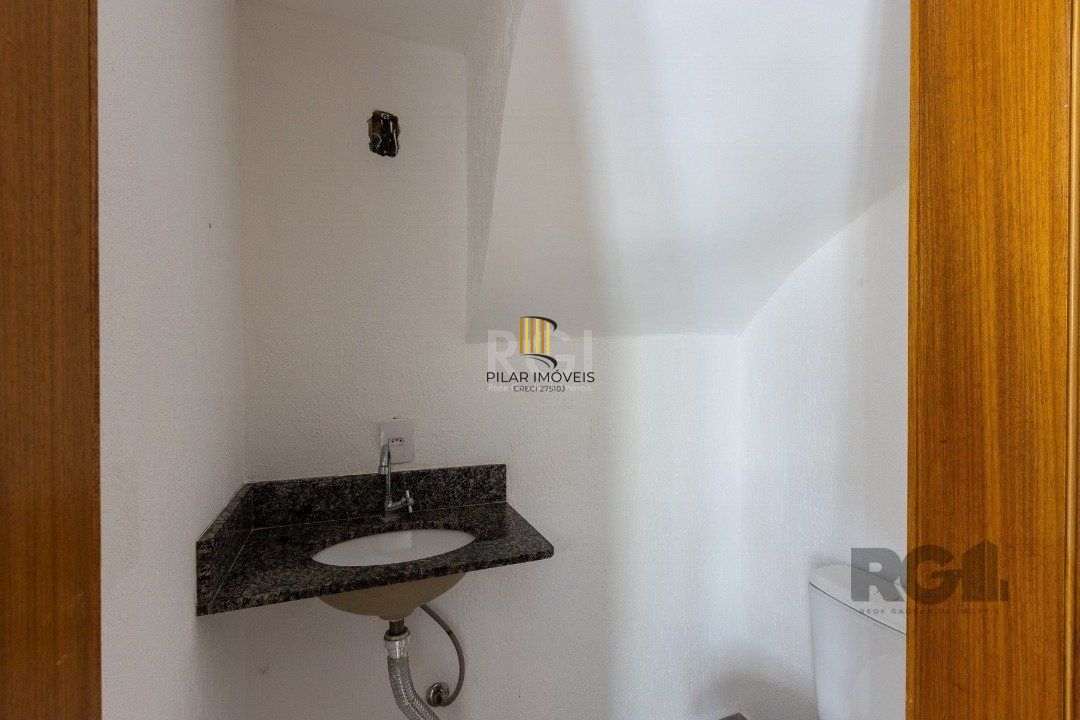 Casa 3 dormitórios no bairro Guarujá