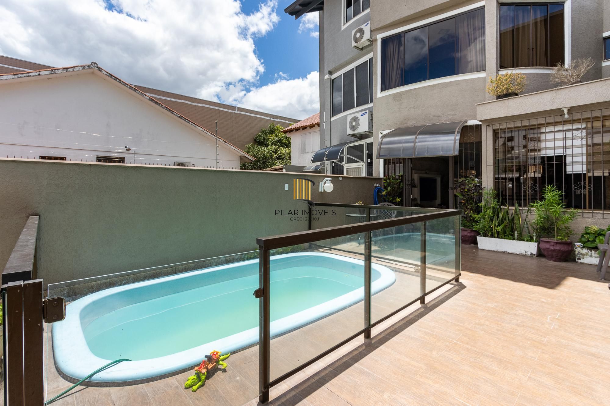 Casa 3 dormitórios no bairro Cristal