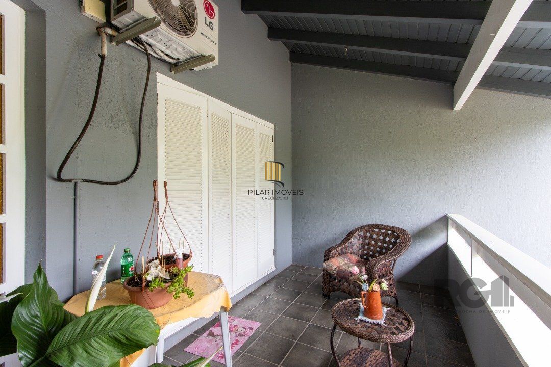 Casa 4 dormitórios no bairro Ipanema