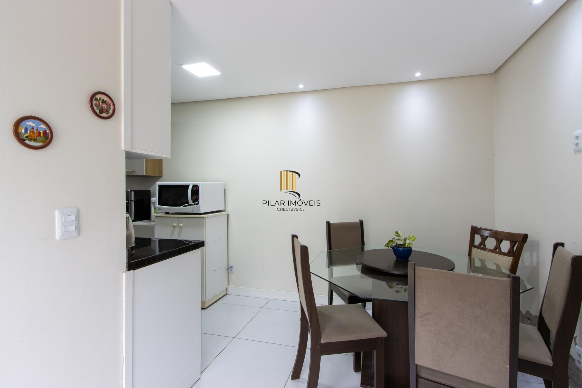 Casa terrea de 2 dormitórios, em excelente localização, amplo pátio e local tranquilo.