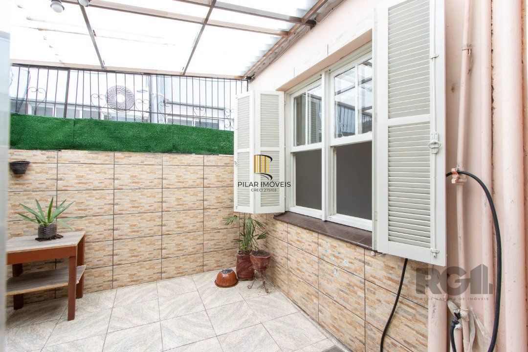 Apartamento térreo, com pátio, 2 quartos - Bairro Menino Deus