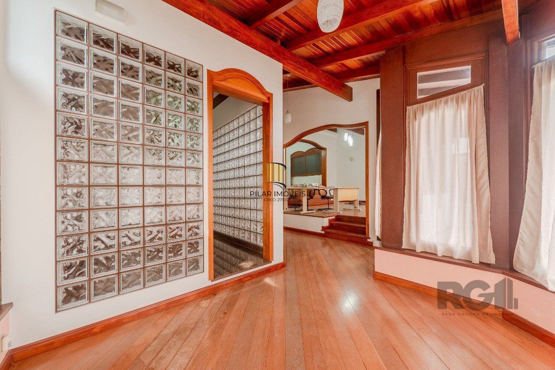 Casa para Venda - 646m², 4 dormitórios, sendo 2 suites, 4 vagas - Jardim Isabel