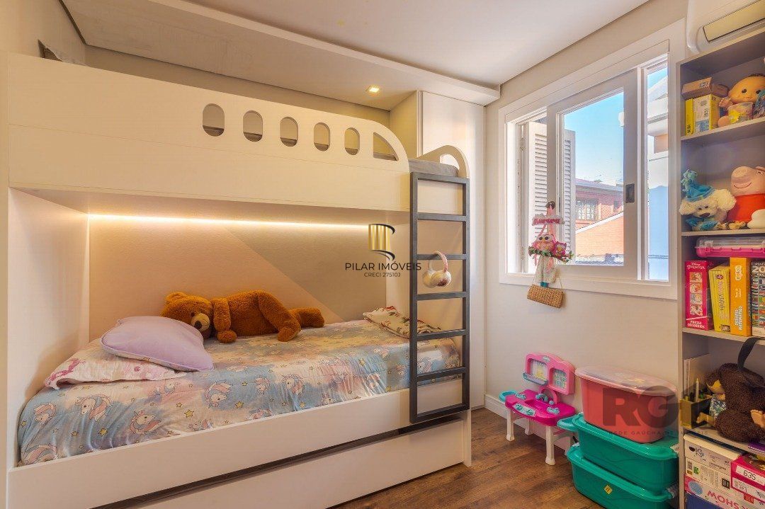 Casa em condomínio, 3 quartos, 1 suite, lareira, churrasqueira, 1 vaga - Bairro Tristeza