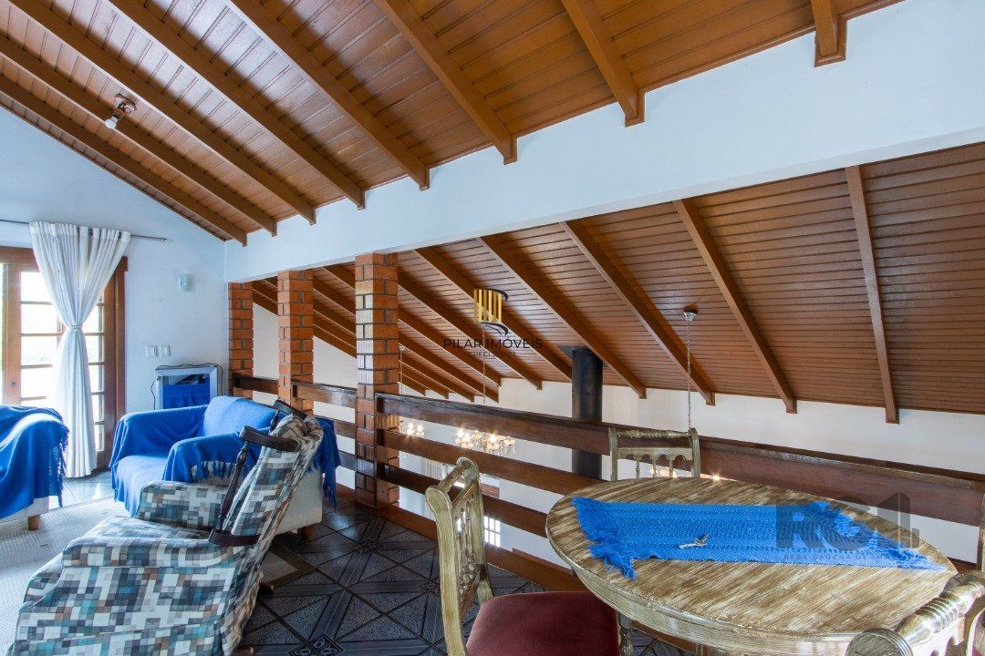 Casa para Venda - 440m², 3 dormitórios, sendo 1 suites, 2 vagas - Santa Tereza