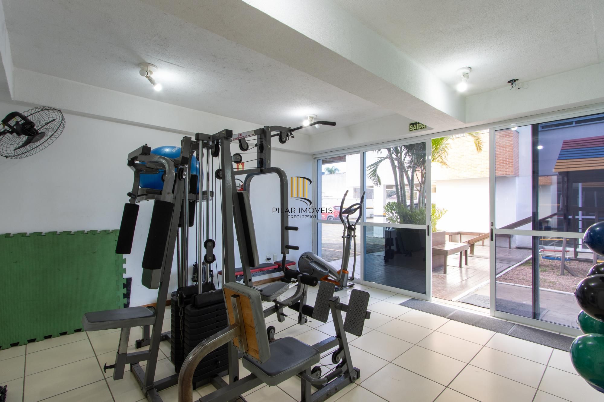 Apartamento de 2 dormitórios, na zona sul de Porto Alegre, semi-mobiliado, churrasqueira e box escriturado.