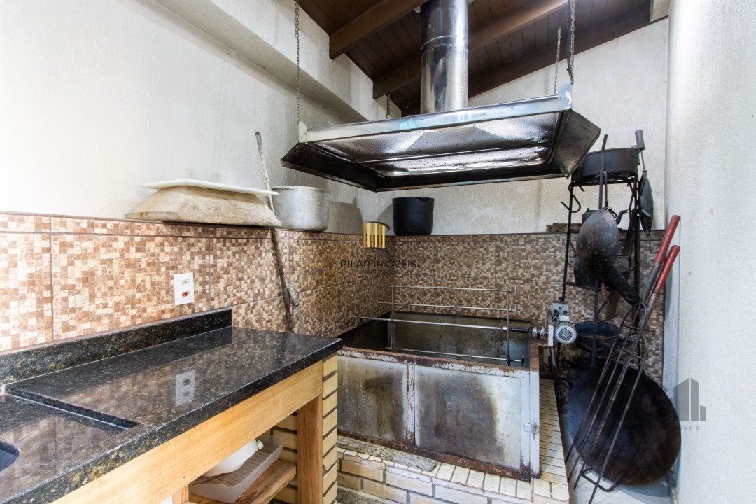Casa com 5 suites com area privativa 714,00