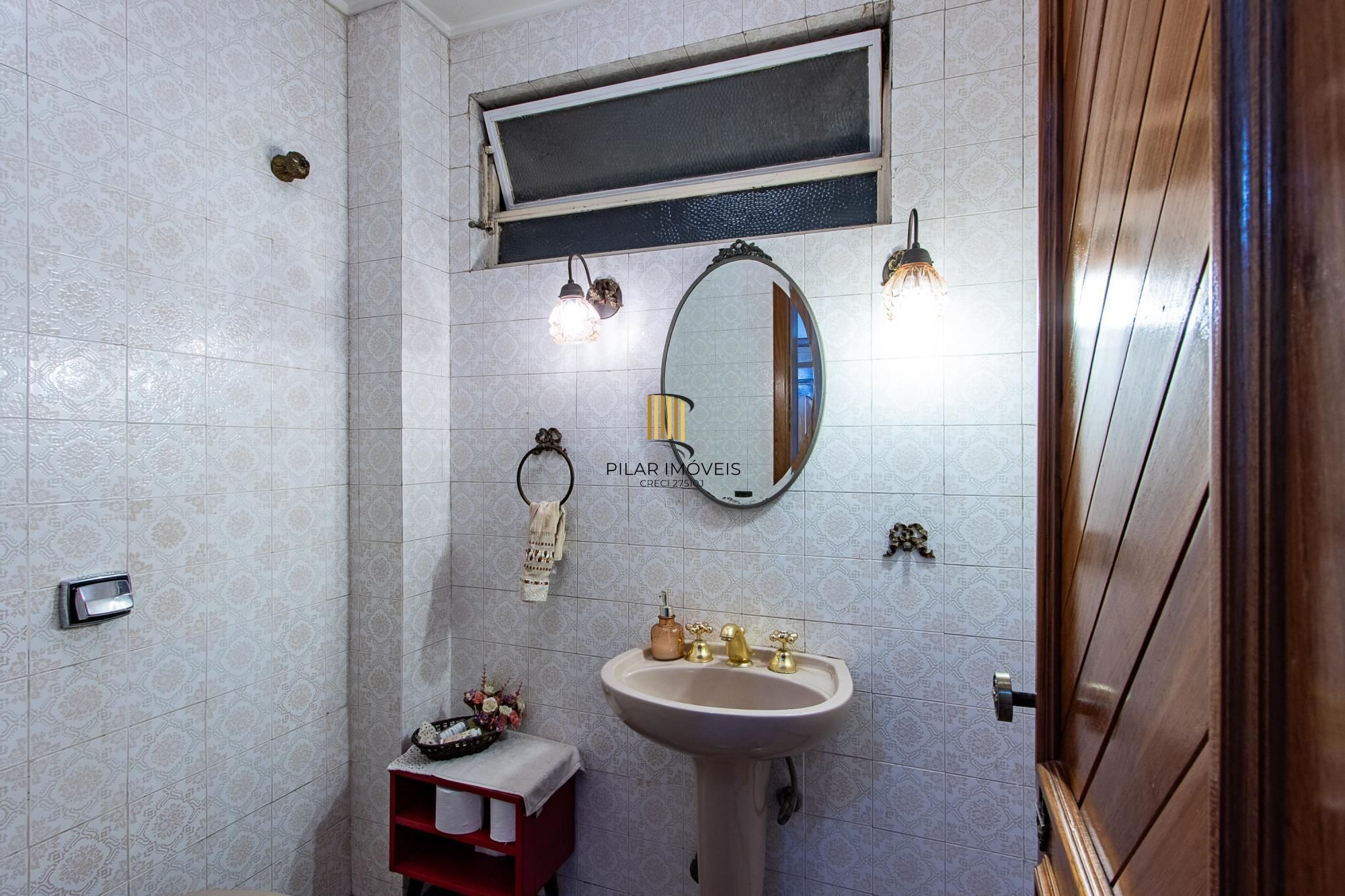 Apartamento 3 dormitorios com 168,65m2 privativos e uma vaga..