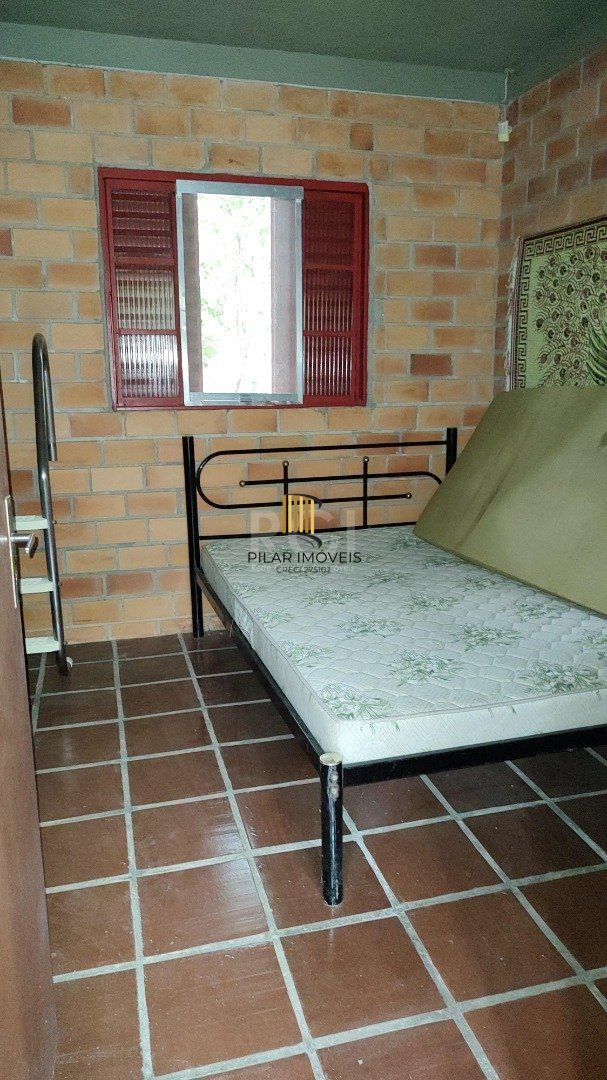 Sito à venda no Lami, com casa com quartos, 1 banheiro e piscina